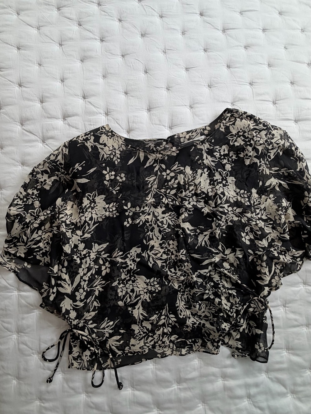 100% Silk Adrianna Papell Black & Cream Floral blouse and skirt Set